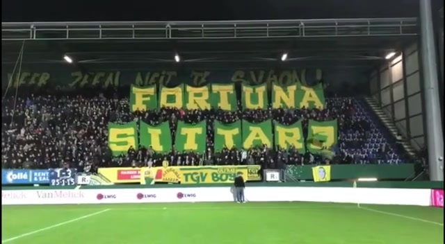 Sfeeractie van Fortuna-supporters tijdens een eerdere thuiswedstrijd
