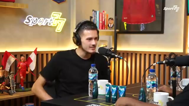 Justin Hubner tijdens een interview